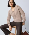 cashmere-v-neck-sweater-qUqmMsbY-0.webp
